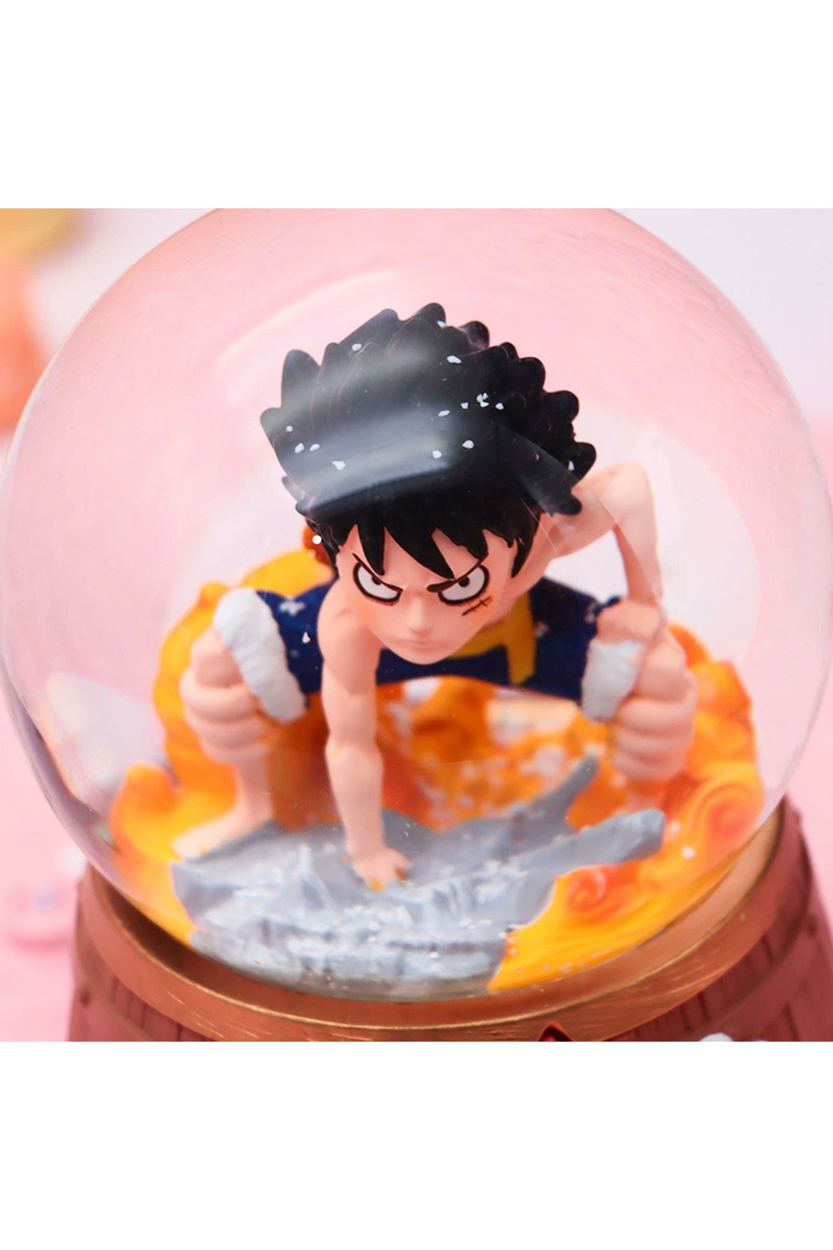 One Piece Luffy Figürlü Temalı Büyük Boy Püskürtmeli Müzikli Işıklı Kar Küresi Siyah