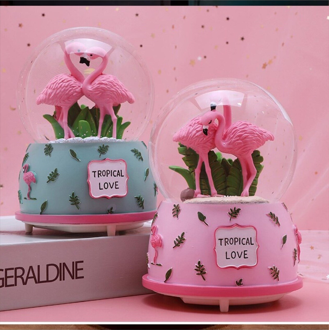 Flamingo Temalı Orta Boy Işıklı Müzikli Kar Küresi