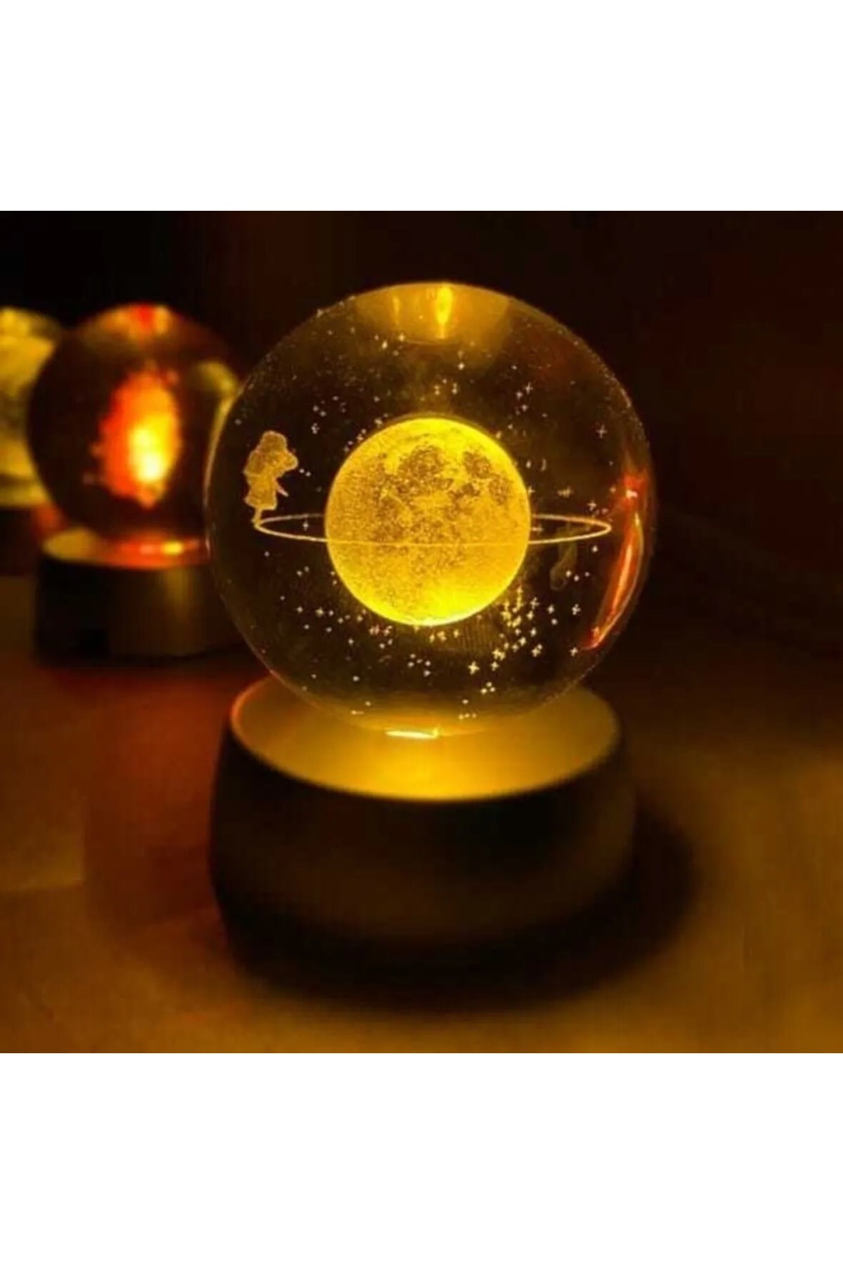 Satürn Çemberinde Yürüyen Kız Işıklı Cam Küre 8cm*6cm