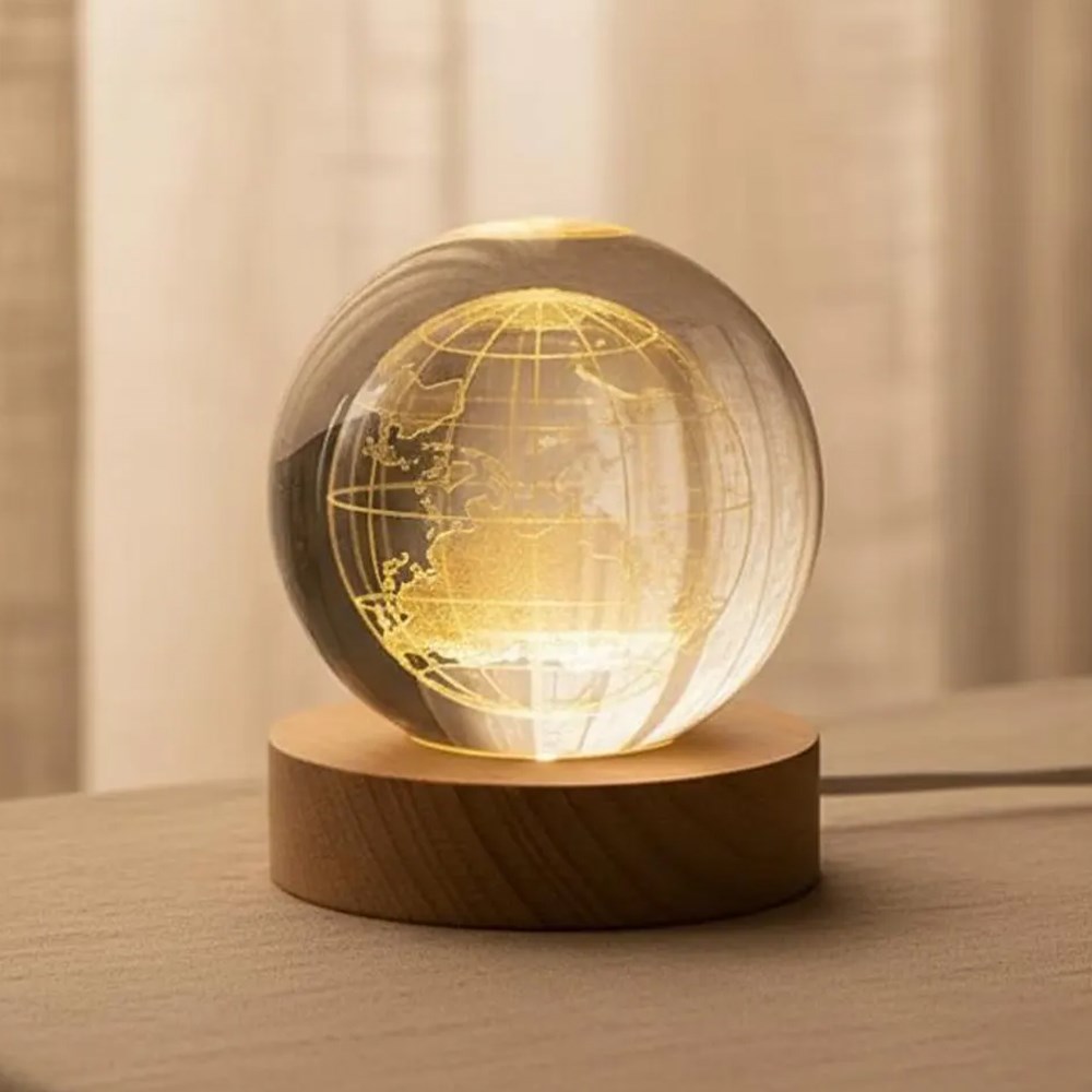Kişiye Özel Dünya Haritalı Kristal LED Gece Lambası – İsim Yazılı Dekoratif Masa Lambası