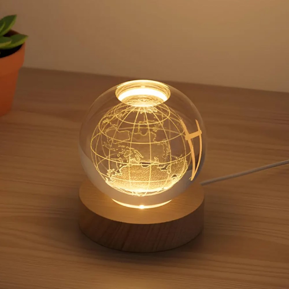 Kişiye Özel Dünya Haritalı Kristal LED Gece Lambası – İsim Yazılı Dekoratif Masa Lambası