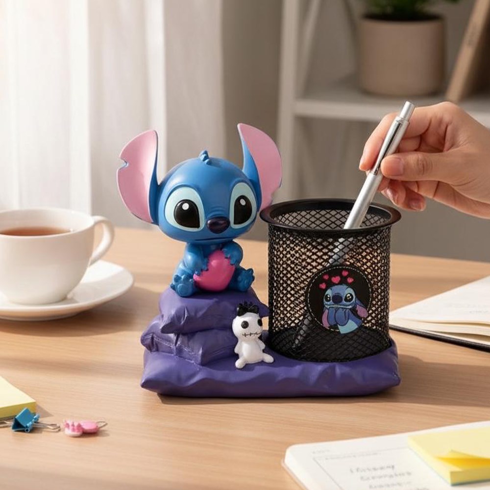 Stitch Figürlü Kalemlik ve Masaüstü Organizer – Dekoratif Metal Kalem Tutucu