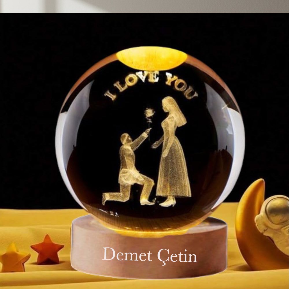 Kişiye Öze Büyük Boy Işıklı Ahşap Kaideli 3D Romantik Teklif Temalı Cam Küre 8cm