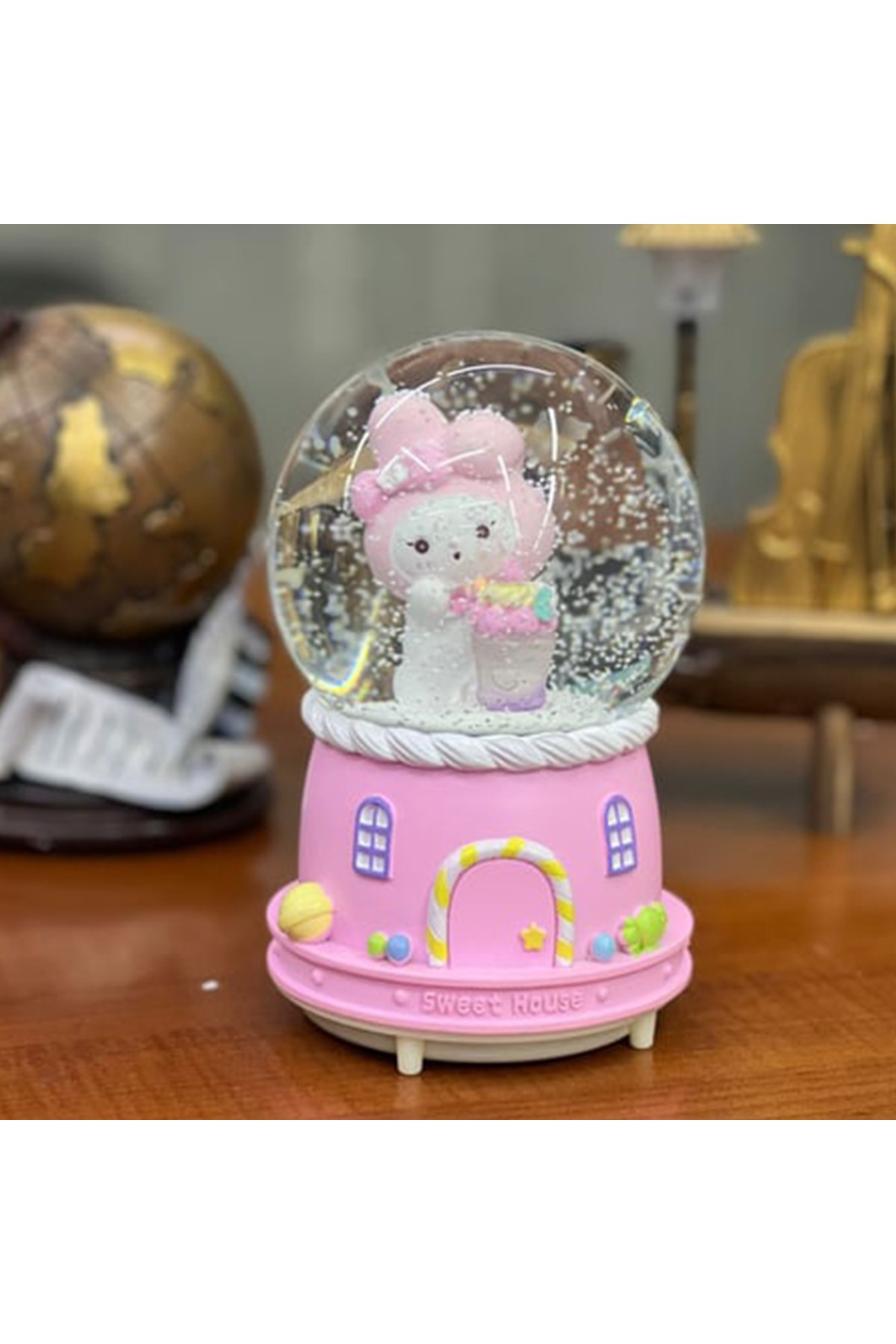 Sanrio kuromi Büyük Boy Püskürtmeli Müzikli Işıklı Kar Küresi