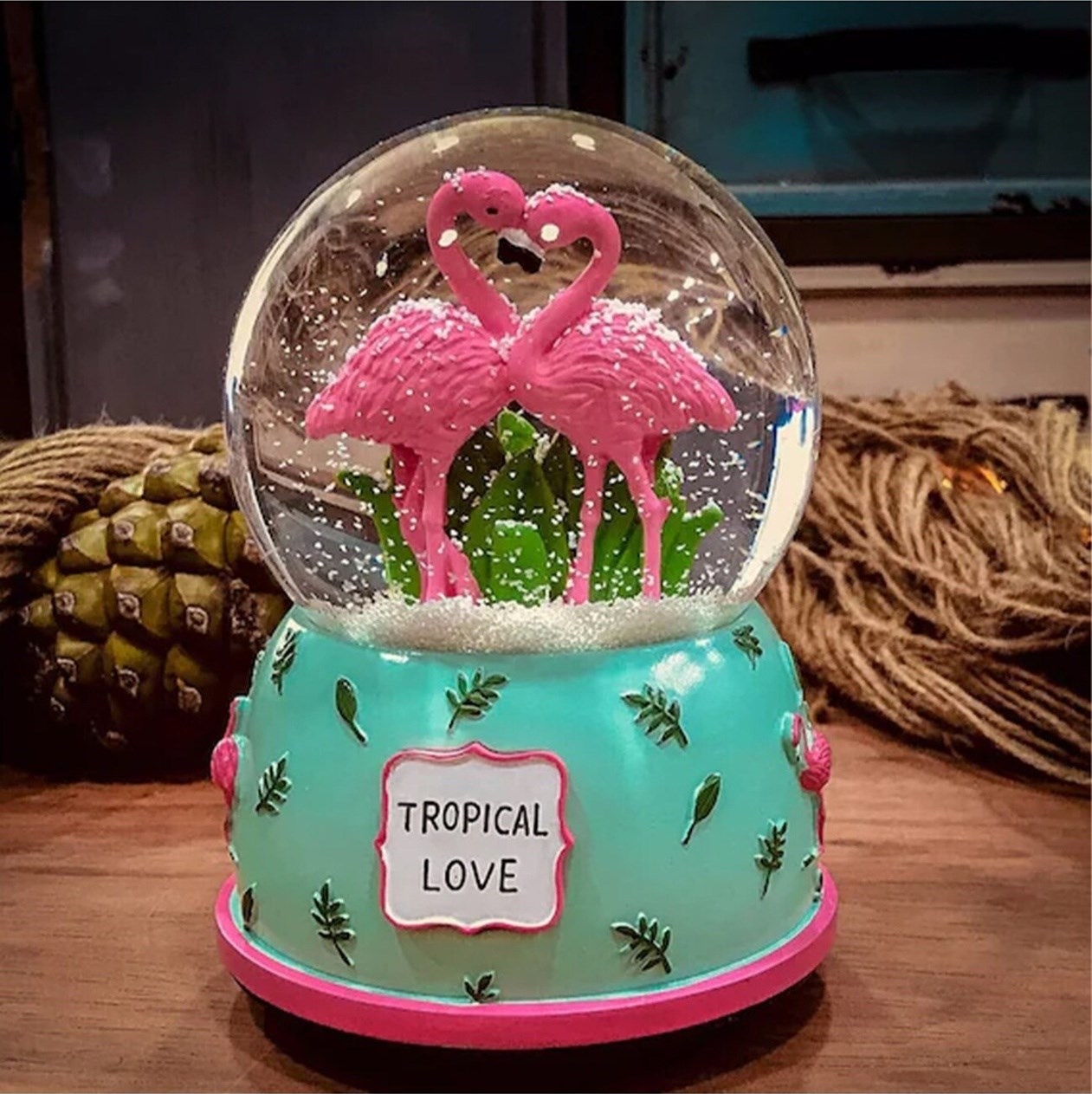Flamingo Temalı Orta Boy Işıklı Müzikli Kar Küresi