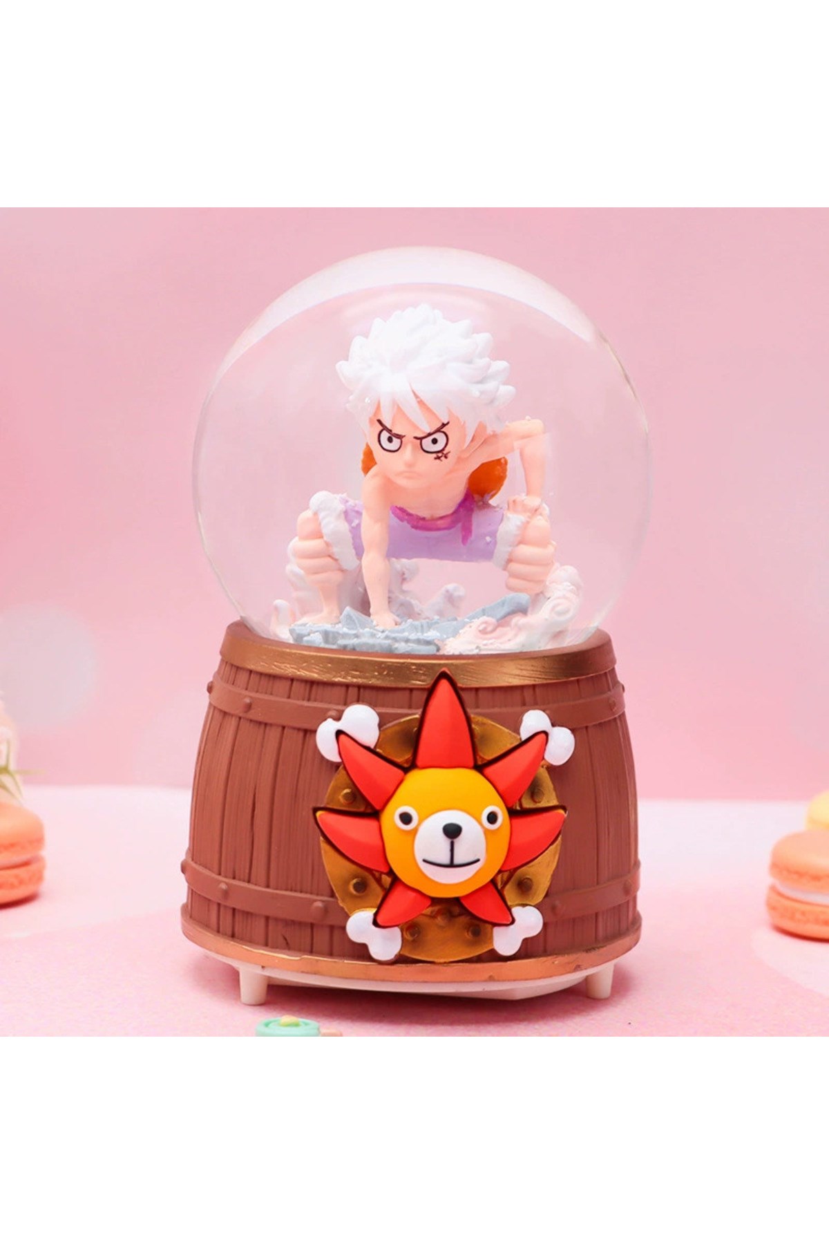 One Piece Luffy Figürlü Temalı Büyük Boy Püskürtmeli Müzikli Işıklı Kar Küresi Beyaz