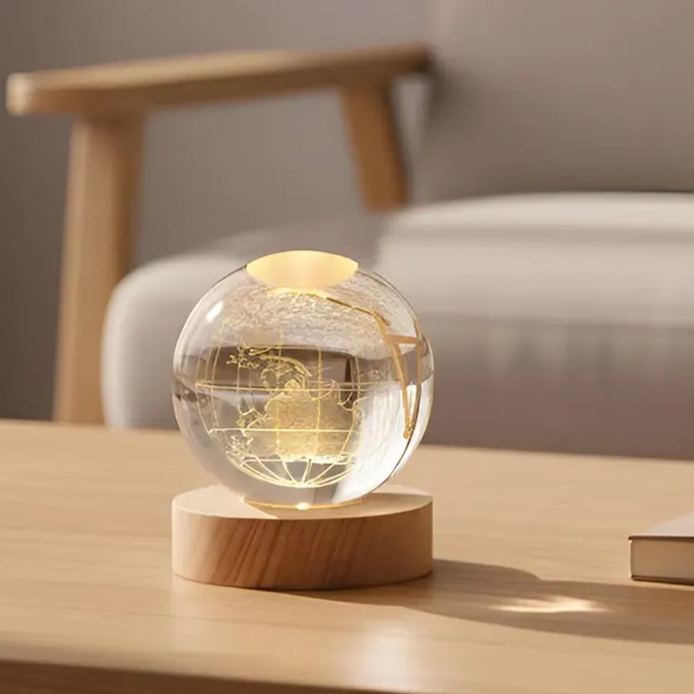 Kişiye Özel Dünya Haritalı Kristal LED Gece Lambası – İsim Yazılı Dekoratif Masa Lambası