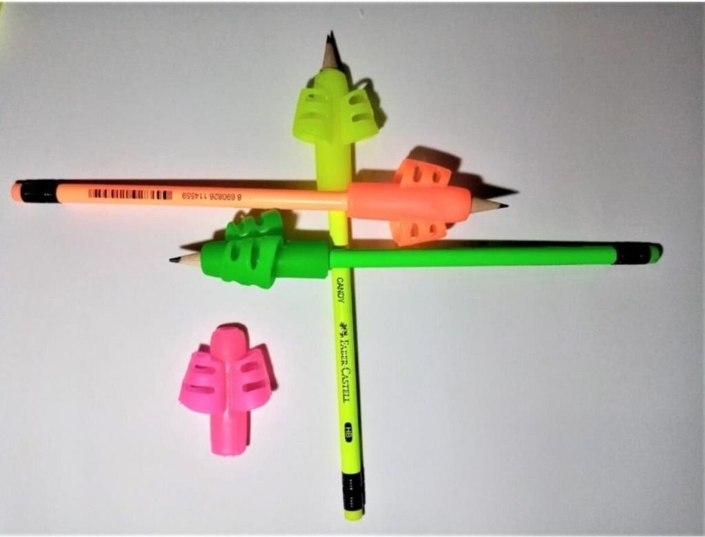 Kolay Kurşun Kalem Tutma Aparatı 4 Adet Kolay Kurşun Kalem Tutma Aparatı 4 Adet