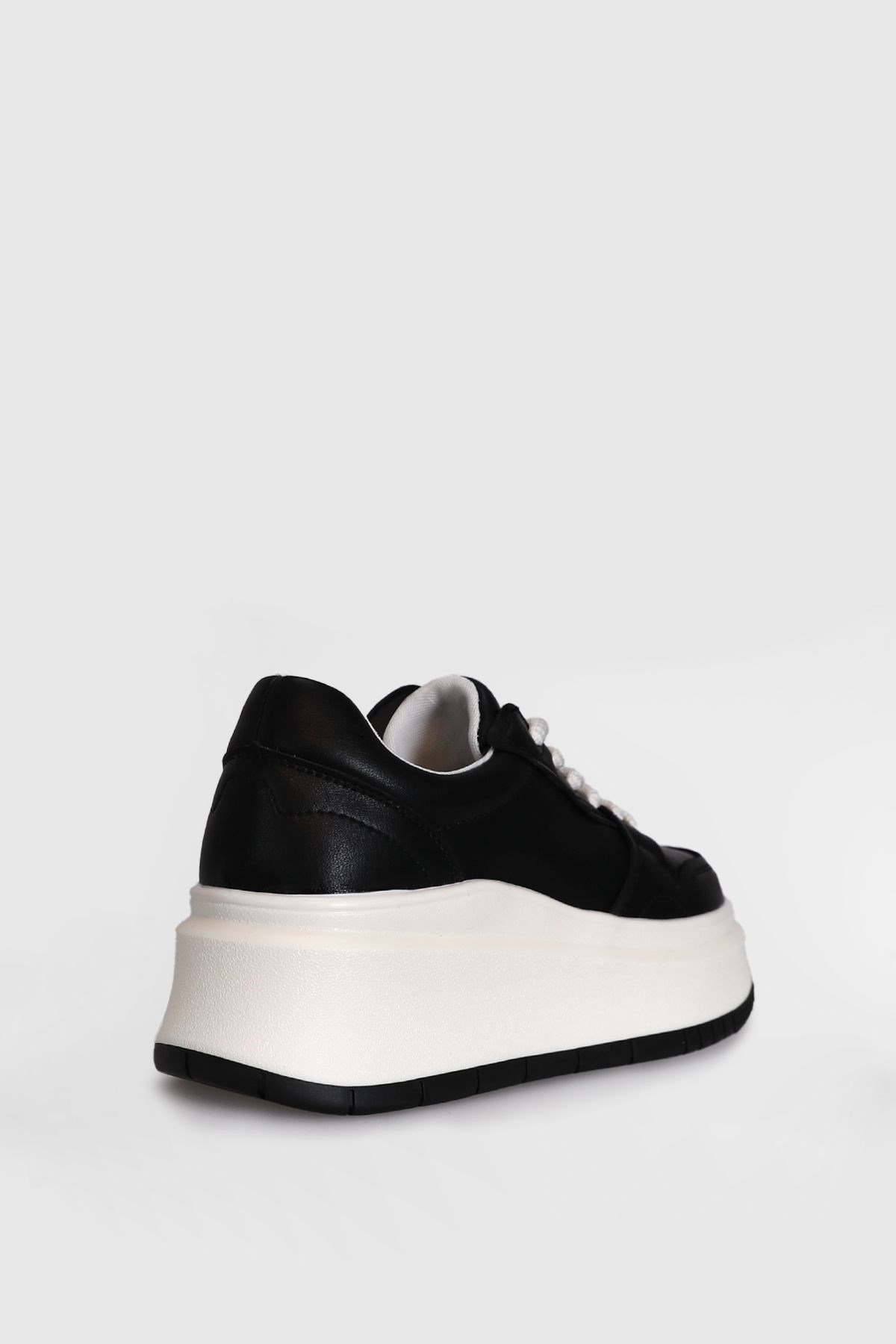 Hakiki Deri Laura Bağcıklı Kadın Sneaker Ayakkabı Siyah Sneaker Hakiki Deri Laura Bağcıklı Kadın Sneaker Ayakkabı Siyah Sneaker