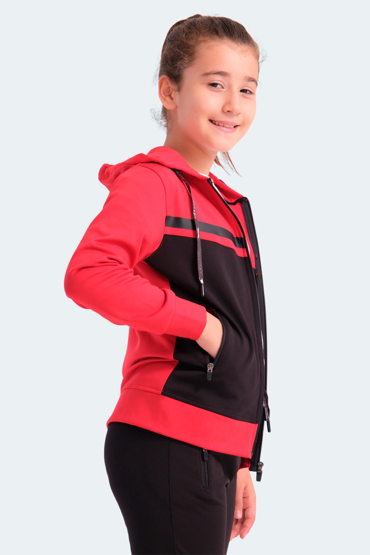 Slazenger NOON Kız Çocuk Eşofman Takımı Siyah / Kırmızı ST24EC015 Slazenger NOON Kız Çocuk Eşofman Takımı Siyah / Kırmızı ST24EC015