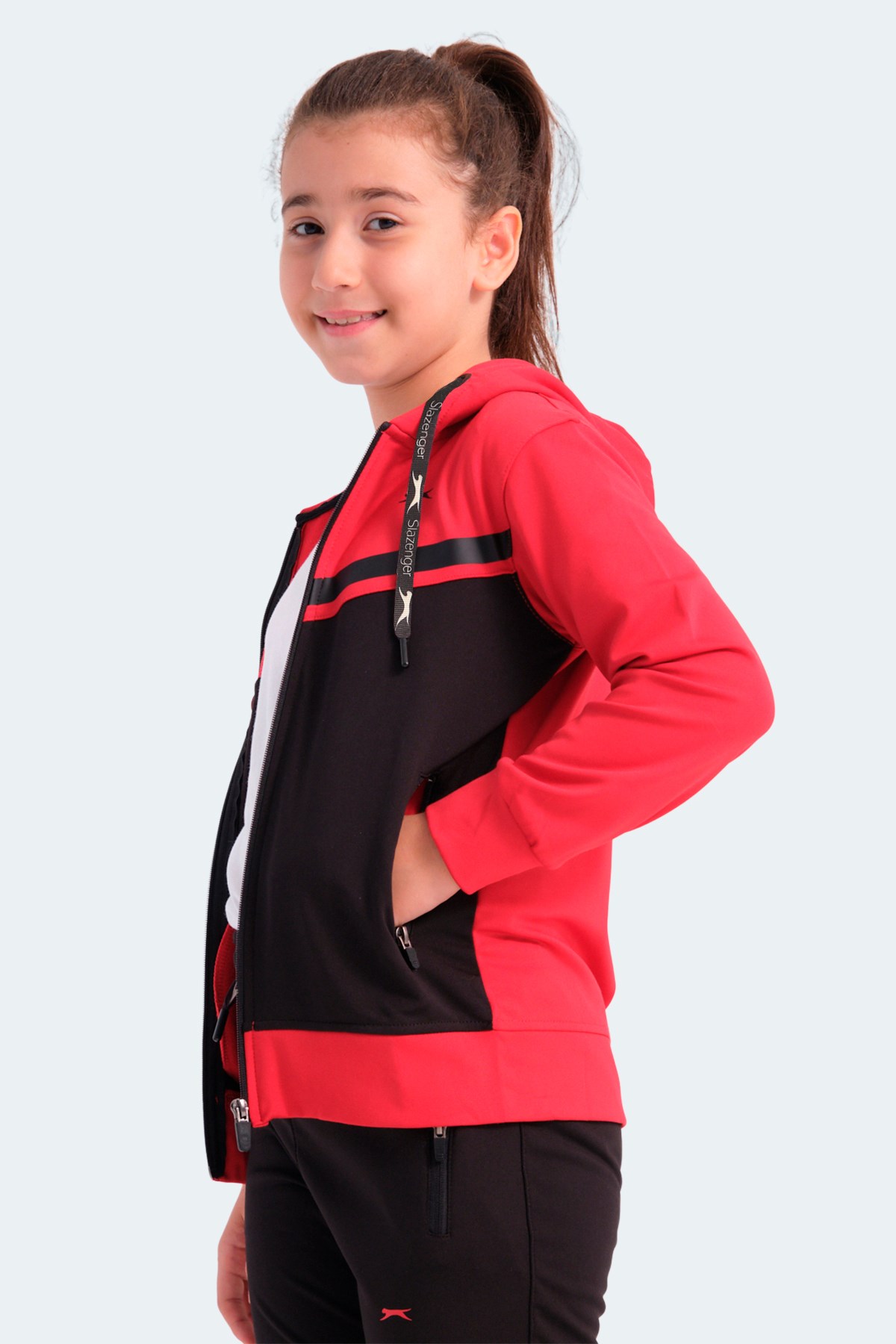 Slazenger NOON Kız Çocuk Eşofman Takımı Siyah / Kırmızı ST24EC015 Slazenger NOON Kız Çocuk Eşofman Takımı Siyah / Kırmızı ST24EC015