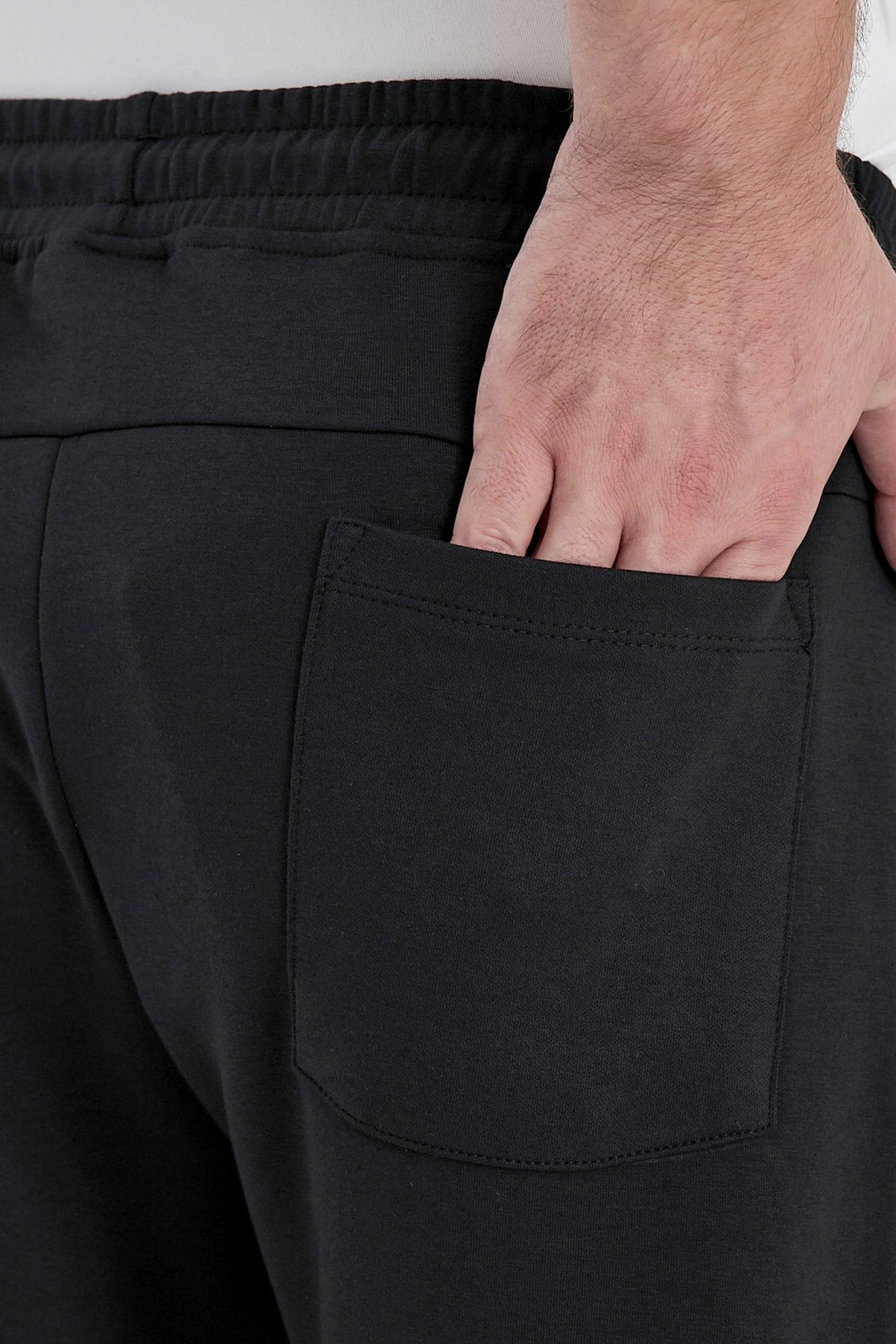 Slazenger VARIABLE Erkek Cepli Siyah Eşofman Altı ST24PE042 Siyah Slazenger VARIABLE Erkek Cepli Siyah Eşofman Altı ST24PE042 Siyah