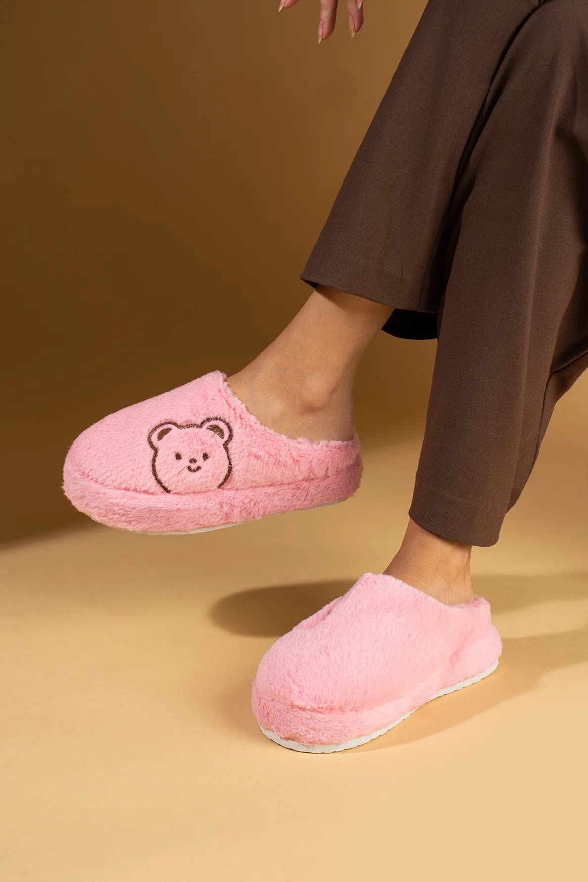 İncim Pembe Kaymaz Taban Sevimli Ayıcıklı Peluş Pofuduk Kadın Ev Terliği İncim Pembe Kaymaz Taban Sevimli Ayıcıklı Peluş Pofuduk Kadın Ev Terliği