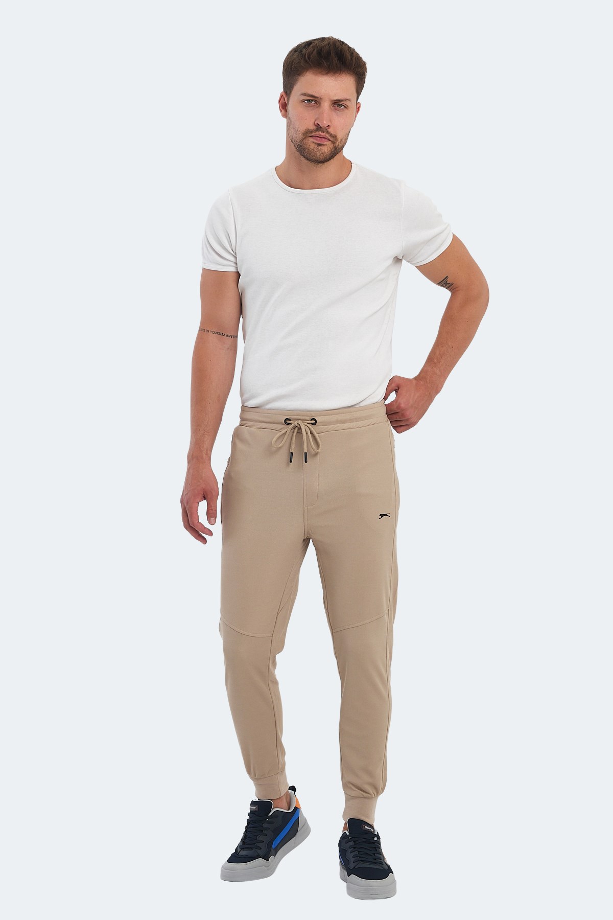 Slazenger PEARCE Erkek Fermuar Cepli Taş Gri Eşofman Altı ST22PE220 Slazenger PEARCE Erkek Fermuar Cepli Taş Gri Eşofman Altı ST22PE220