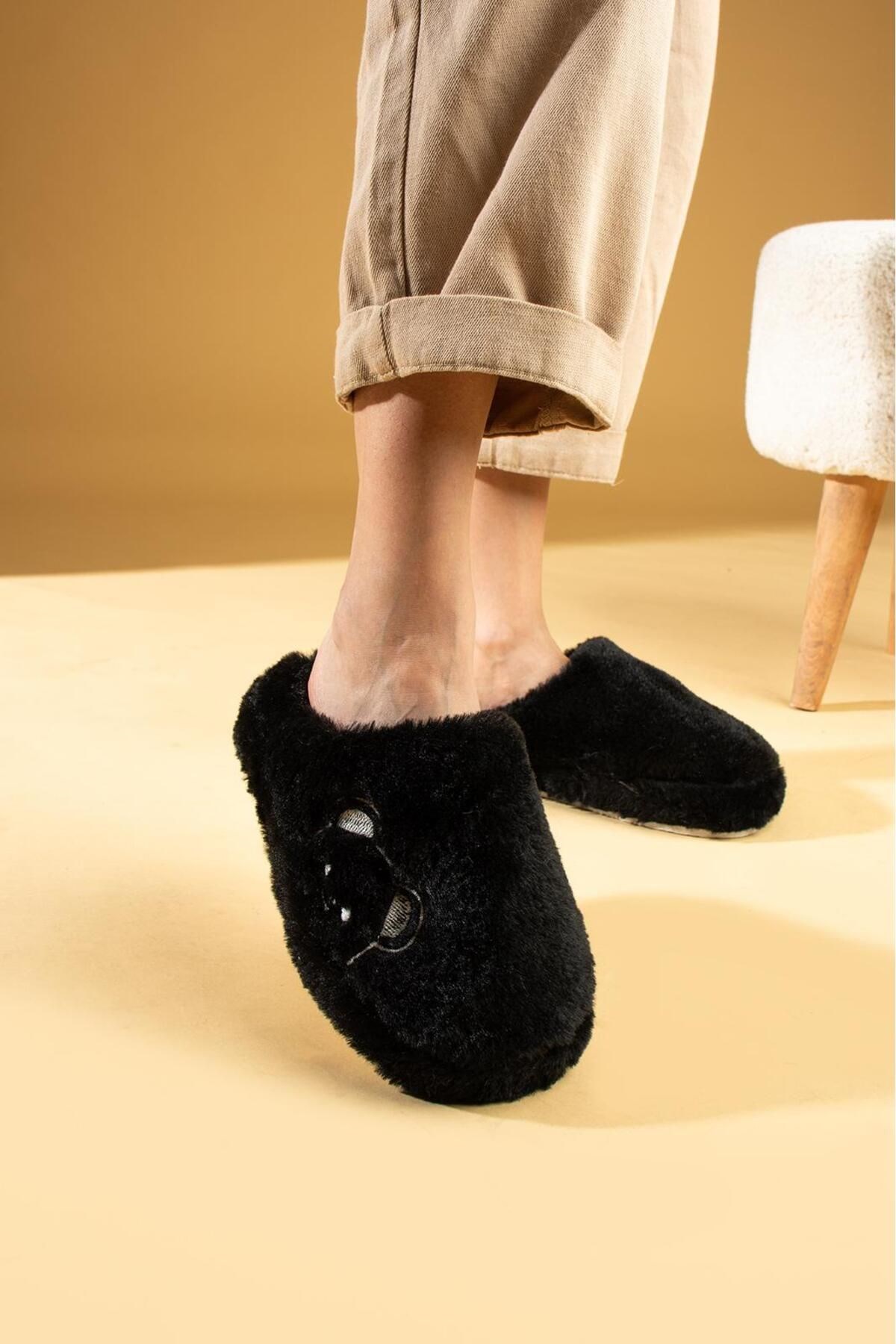 İncim Siyah Kaymaz Taban Sevimli Ayıcıklı Peluş Pofuduk Kadın Ev Terliği İncim Siyah Kaymaz Taban Sevimli Ayıcıklı Peluş Pofuduk Kadın Ev Terliği