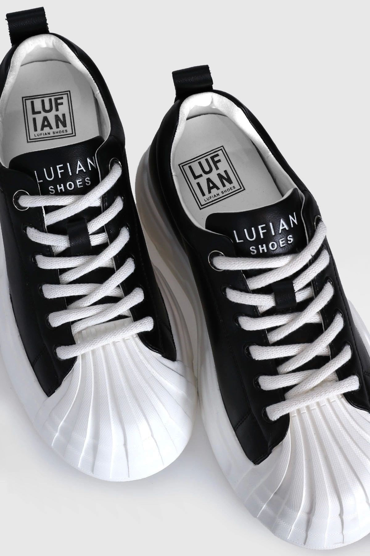 Hakiki Deri Jesica Siyah/Beyaz Bağcıklı Kadın Sneaker Siyah Ayakkabı Hakiki Deri Jesica Siyah/Beyaz Bağcıklı Kadın Sneaker Siyah Ayakkabı