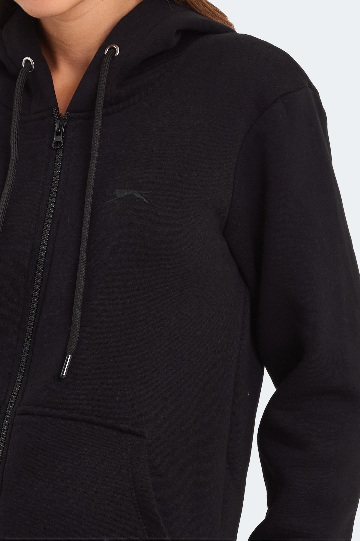 Slazenger KATYA Kadın Fermuarlı Kapüşonlu Cepli Siyah Sweatshirt ST23WK081 Slazenger KATYA Kadın Fermuarlı Kapüşonlu Cepli Siyah Sweatshirt ST23WK081