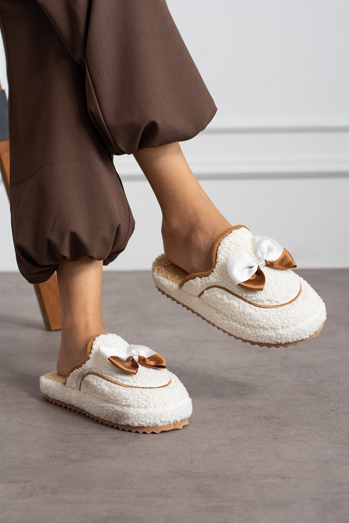 İncim Comfy Beyaz Kadın Panduf Ev Terliği Rahat Kışlık Hediyelik Çeyizlik Misafir Terliği İncim Comfy Beyaz Kadın Panduf Ev Terliği Rahat Kışlık Hediyelik Çeyizlik Misafir Terliği