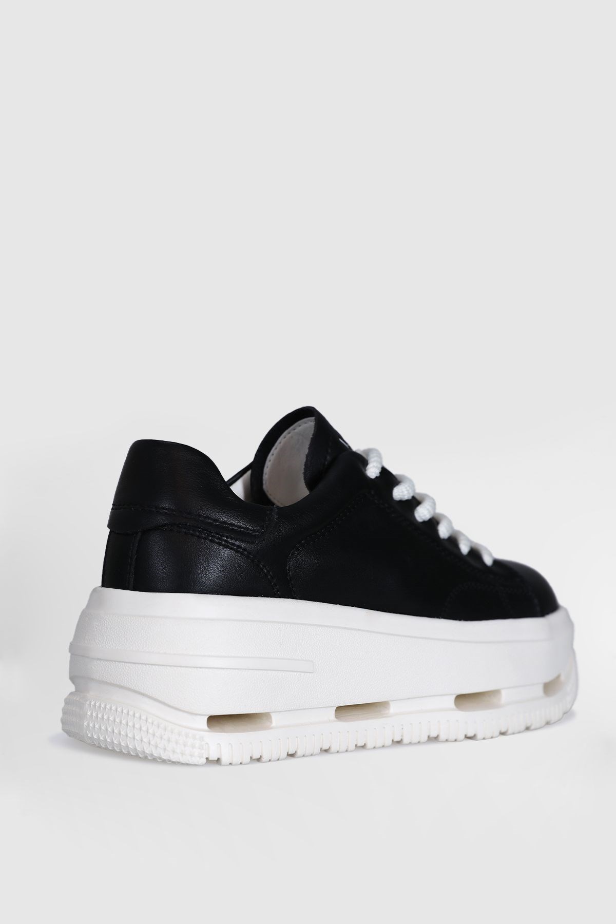 Hakiki Deri Bağcıklı Agatha Modeli Günlük Kadın Sneaker Siyah Beyaz Ayakkabı