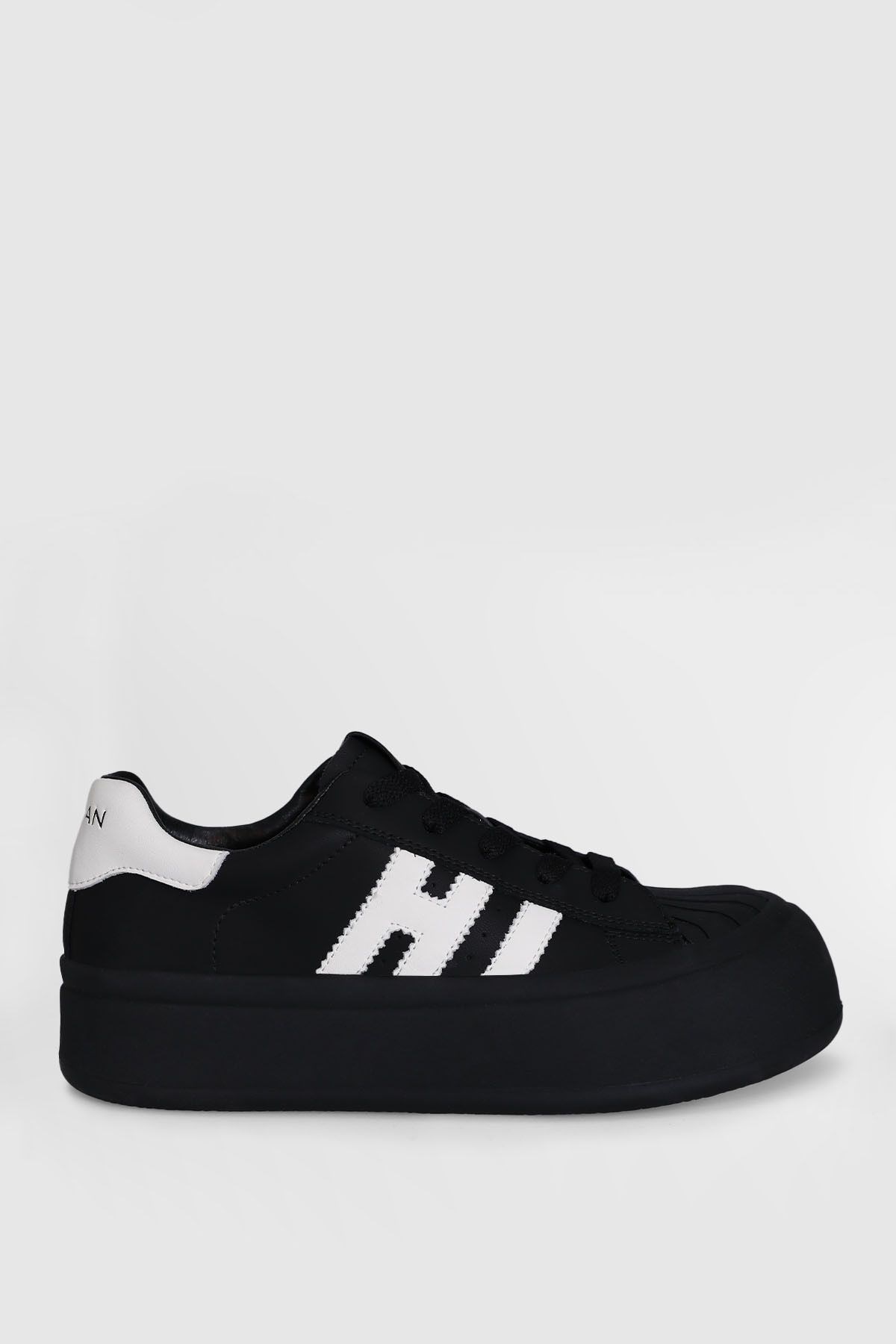 Hakiki Deri Bağcıklı Amanda Kadın Sneaker Siyah Ayakkabı Hakiki Deri Bağcıklı Amanda Kadın Sneaker Siyah Ayakkabı