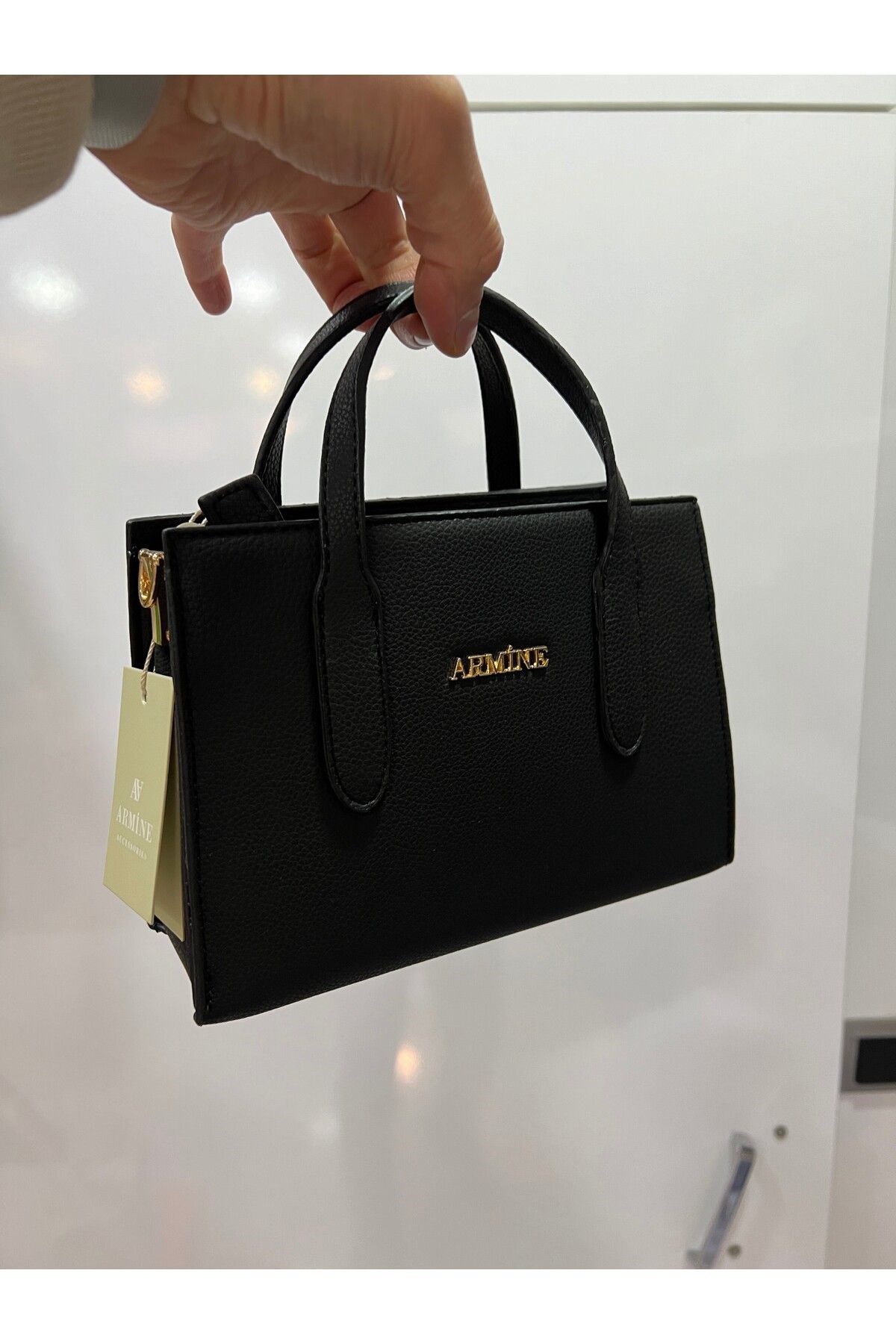 Armine 363 Model Kodlu Siyah Omuz Çantası - Modern ve Şık Kadın Aksesuarı Siyah Çanta