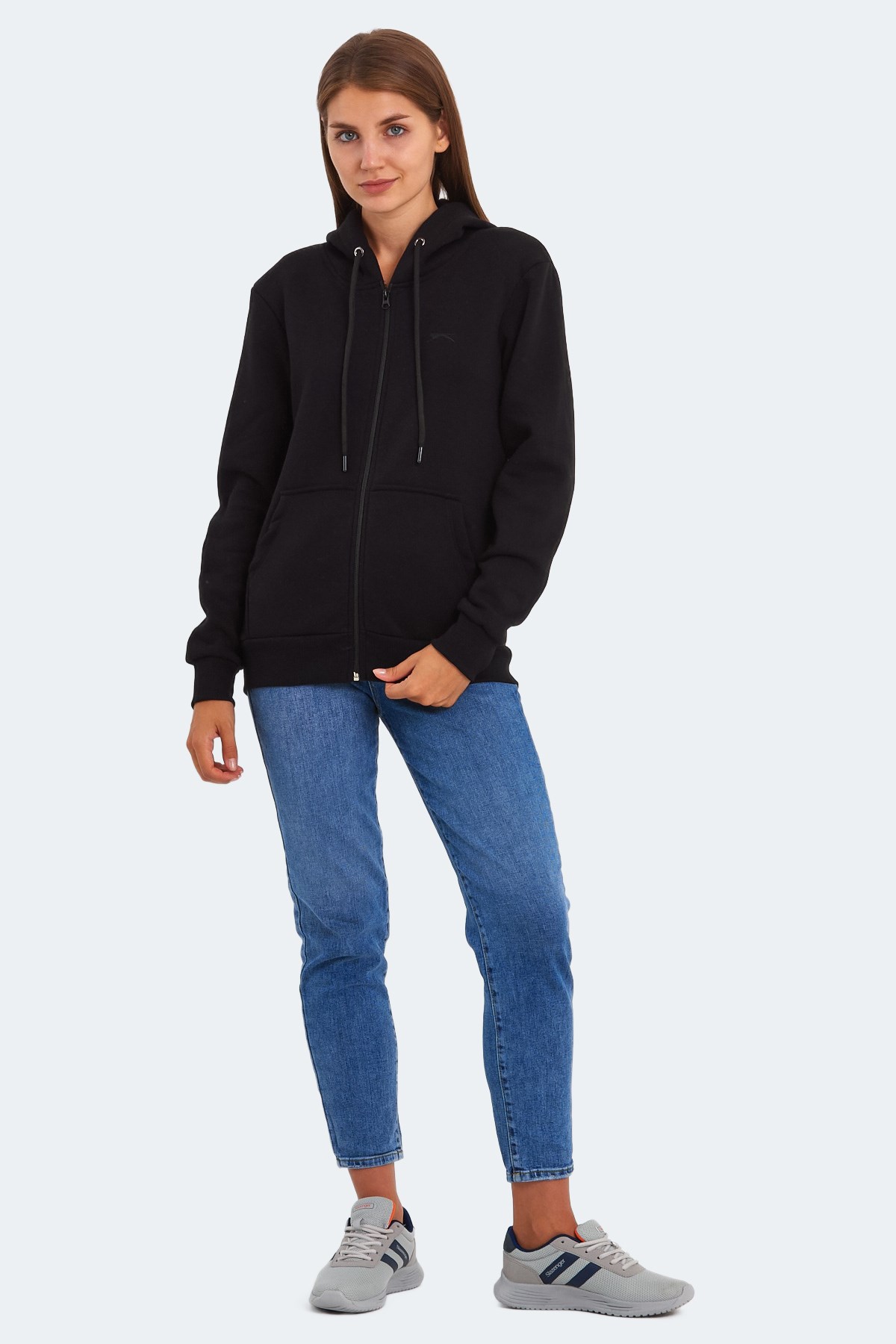 Slazenger KATYA Kadın Fermuarlı Kapüşonlu Cepli Siyah Sweatshirt ST23WK081 Slazenger KATYA Kadın Fermuarlı Kapüşonlu Cepli Siyah Sweatshirt ST23WK081