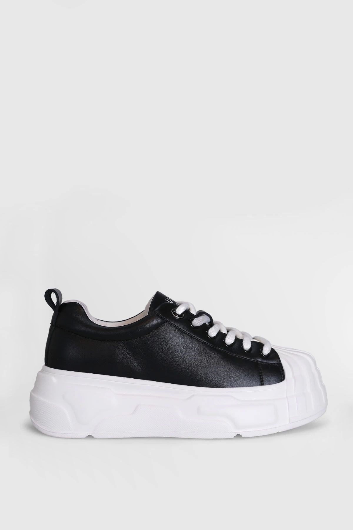 Hakiki Deri Jesica Siyah/Beyaz Bağcıklı Kadın Sneaker Siyah Ayakkabı Hakiki Deri Jesica Siyah/Beyaz Bağcıklı Kadın Sneaker Siyah Ayakkabı