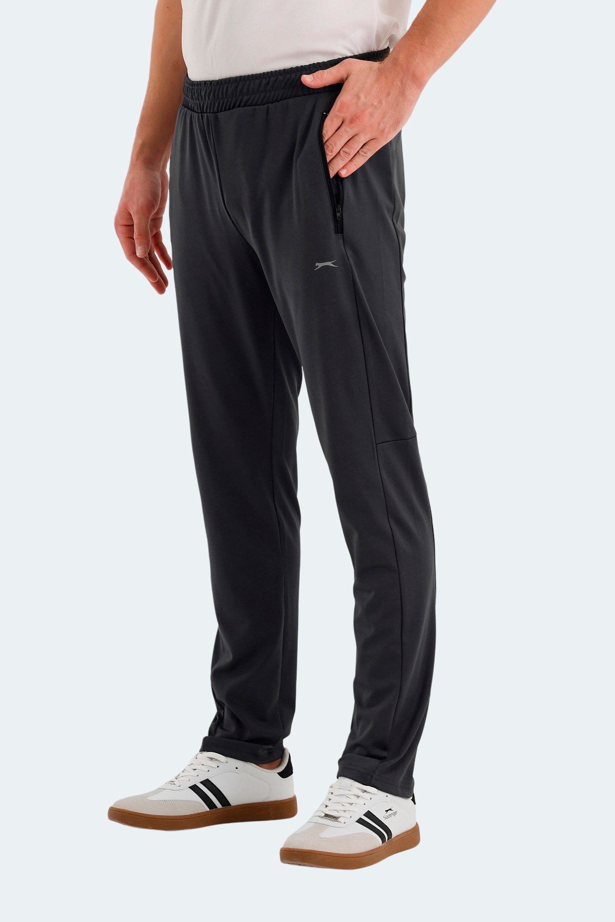 Slazenger RANJEET Erkek Fermuar Cepli Koyu Gri Eşofman Altı ST24PE024 Koyu Gri Slazenger RANJEET Erkek Fermuar Cepli Koyu Gri Eşofman Altı ST24PE024 Koyu Gri
