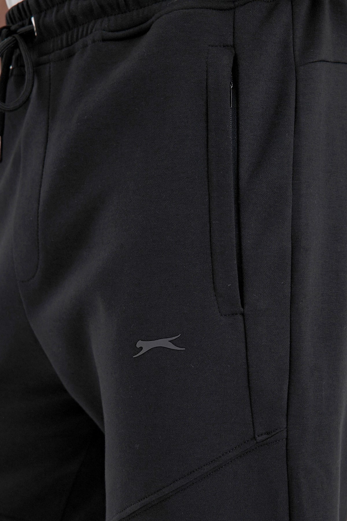 Slazenger VARIABLE Erkek Cepli Siyah Eşofman Altı ST24PE042 Siyah Slazenger VARIABLE Erkek Cepli Siyah Eşofman Altı ST24PE042 Siyah