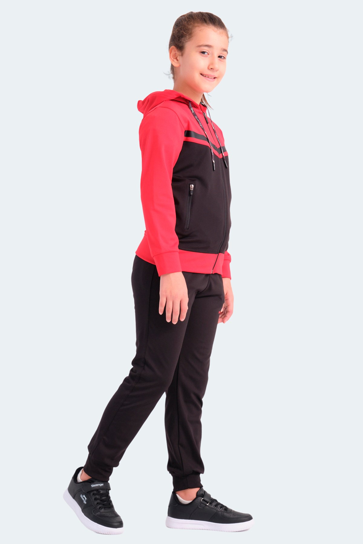 Slazenger NOON Kız Çocuk Eşofman Takımı Siyah / Kırmızı ST24EC015 Slazenger NOON Kız Çocuk Eşofman Takımı Siyah / Kırmızı ST24EC015